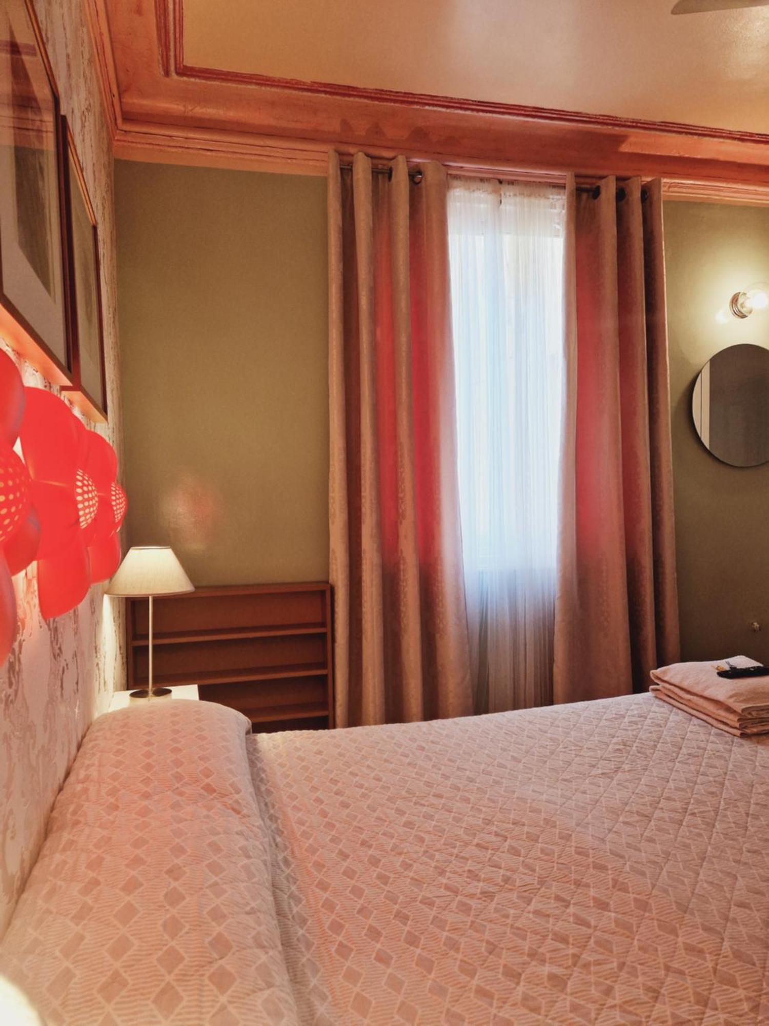 Casa De Huespedes Dolce Vita Madrid Eksteriør billede