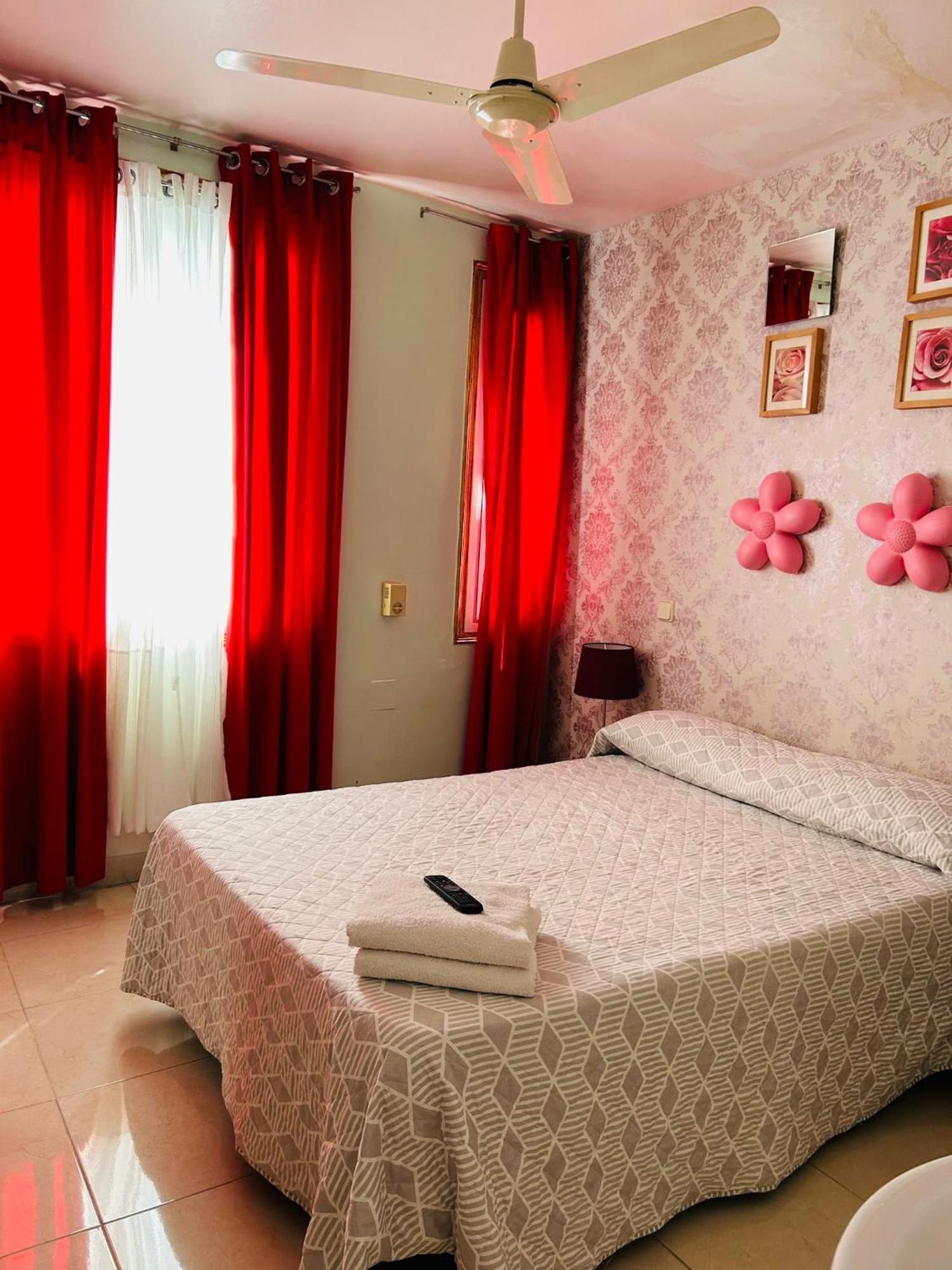 Casa De Huespedes Dolce Vita Madrid Eksteriør billede