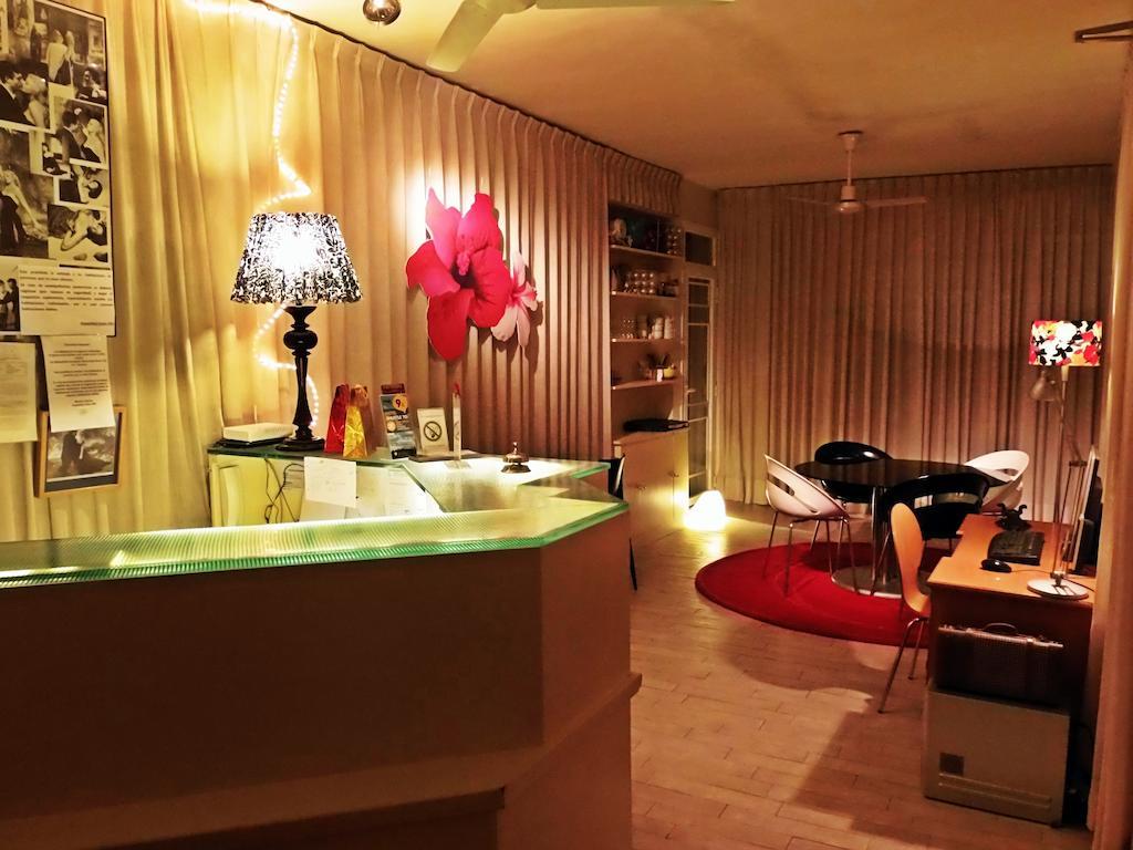 Casa De Huespedes Dolce Vita Madrid Eksteriør billede